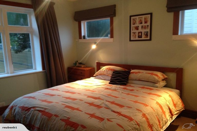 Photo of property in 250 Houghton Bay Road, Houghton Bay, Wellington, 6023