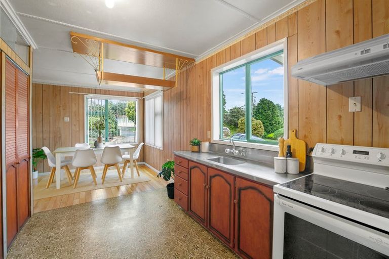 Photo of property in 5 Endeavour Street, Marfell, New Plymouth, 4310