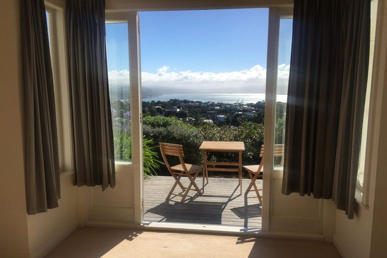 Photo of property in 82 Moana Road, Kelburn, Wellington, 6012