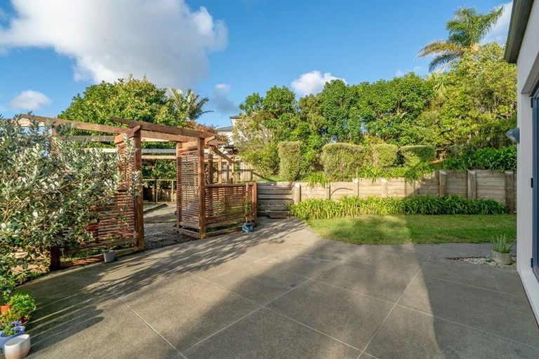 Photo of property in 81 Mt Lebanon Crescent, The Gardens, Auckland, 2105