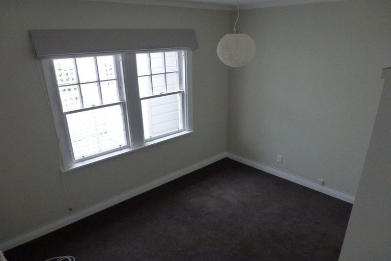 Photo of property in 5a Grove Road, Kelburn, Wellington, 6012