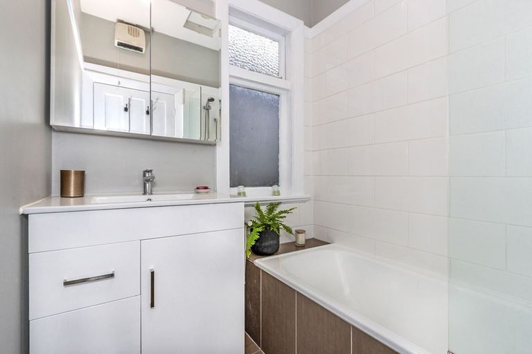 Photo of property in 56 Bowhill Road, New Brighton, Christchurch, 8083