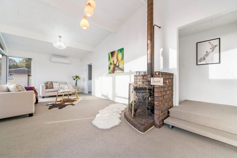 Photo of property in 39 Thornlow Street, Glendene, Auckland, 0602