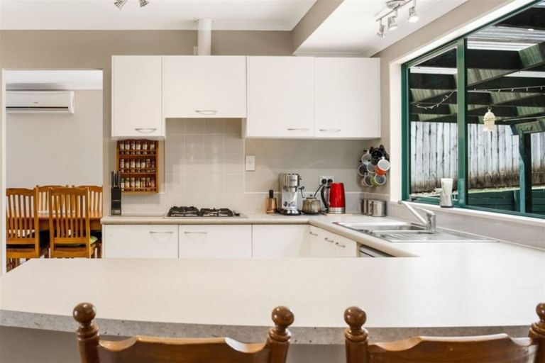 Photo of property in 9 Toledo Avenue, Henderson, Auckland, 0612