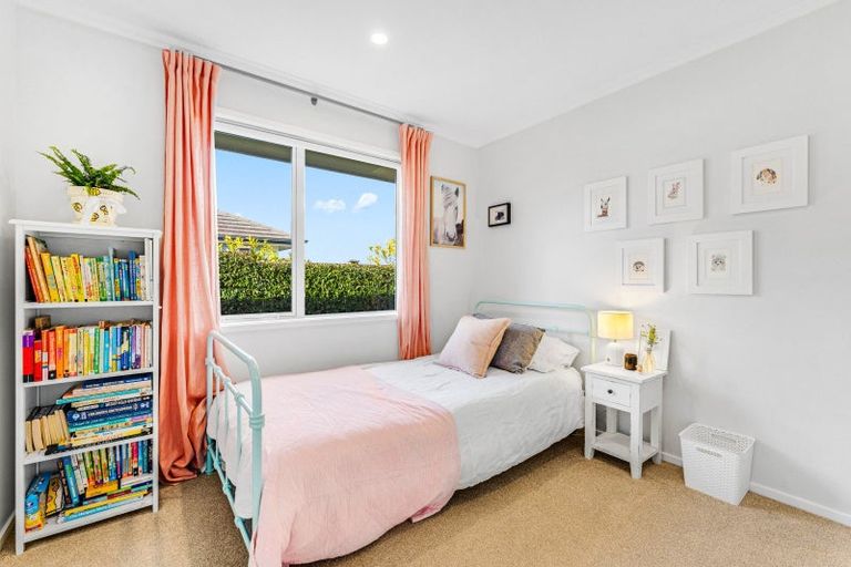 Photo of property in 15 Walnut Road, Riverhead, 0820