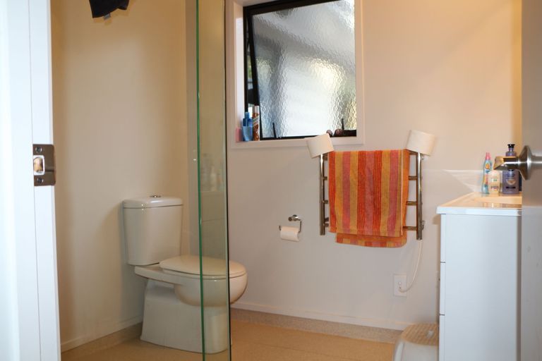 Photo of property in 2 Coachmans Way, Cable Bay, 0420