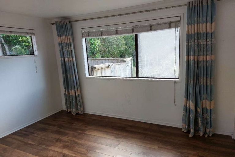 Photo of property in 22 Jenanne Place, Totara Vale, Auckland, 0629