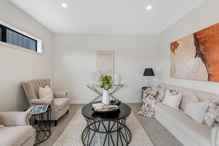 Photo of property in 5 Kawau Close, Orewa, 0931