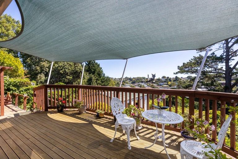 Photo of property in 130 Frankley Road, Frankleigh Park, New Plymouth, 4310