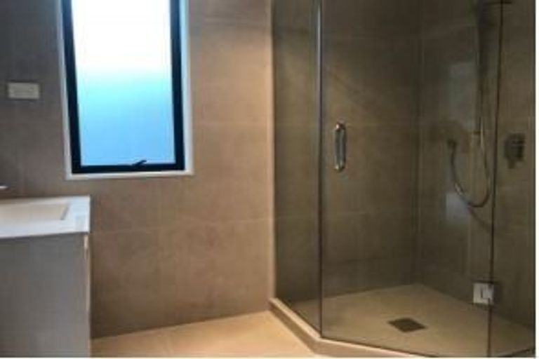 Photo of property in 5d Sorrel Crescent, Bucklands Beach, Auckland, 2012