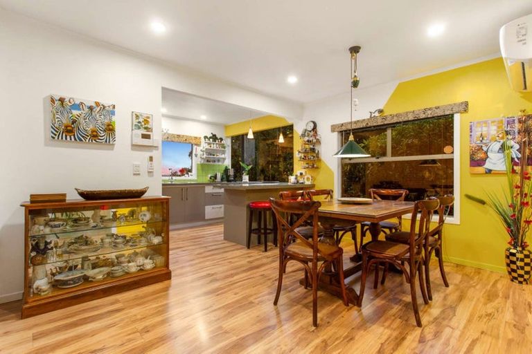 Photo of property in 16 Lucas Place, Weymouth, Auckland, 2103