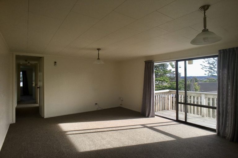 Photo of property in 60 Lavelle Road, Henderson, Auckland, 0612