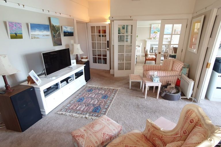 Photo of property in Inverleith House, 306 Oriental Parade, Oriental Bay, Wellington, 6011