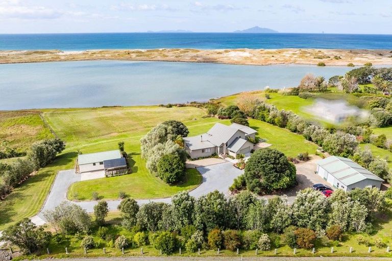 Photo of property in 585 Cove Road, Waipu, 0582