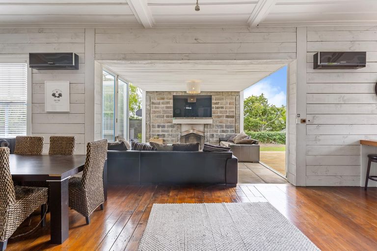 Photo of property in 2 Collingwood Road, Waiuku, 2123