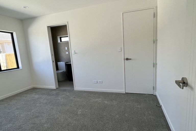 Photo of property in 2 Fiesta Drive, Half Moon Bay, Auckland, 2012
