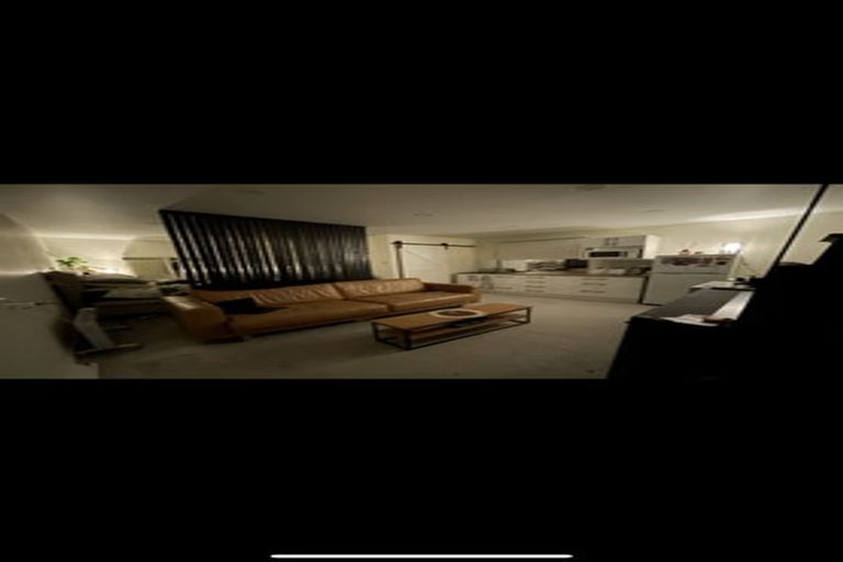 Photo of property in 90 Godley Road, Green Bay, Auckland, 0604