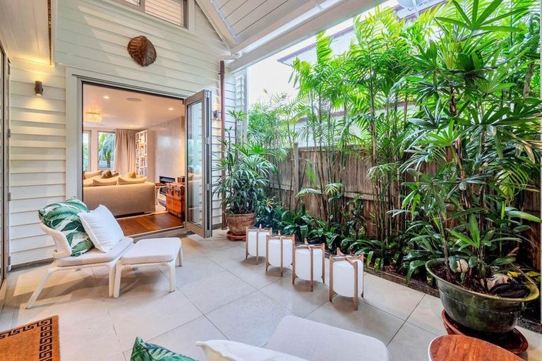 Photo of property in 48 Gladstone Road, Parnell, Auckland, 1052