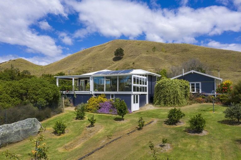Photo of property in 128 Tauwhareparae Road, Tolaga Bay, 4077