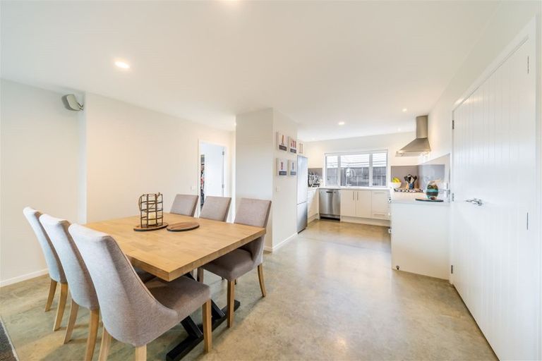 Photo of property in 77 Sunstone Crescent, Timberlea, Upper Hutt, 5018