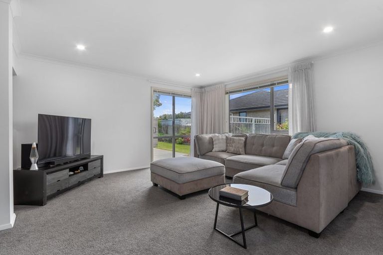 Photo of property in 82 Barbados Way, One Tree Point, 0118