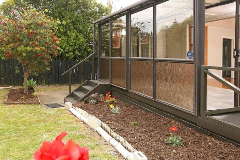 Photo of property in 13 Bedford Street, Te Atatu South, Auckland, 0610