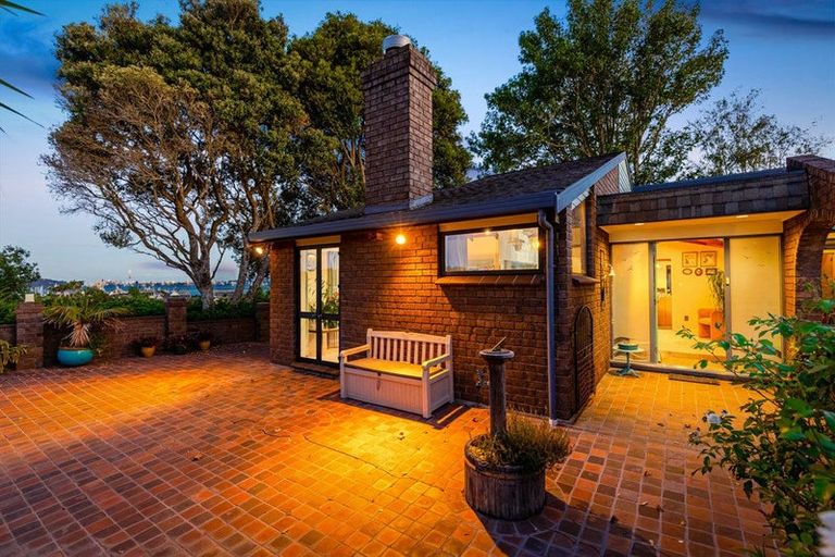 Photo of property in 5 Clearwater Cove, West Harbour, Auckland, 0618