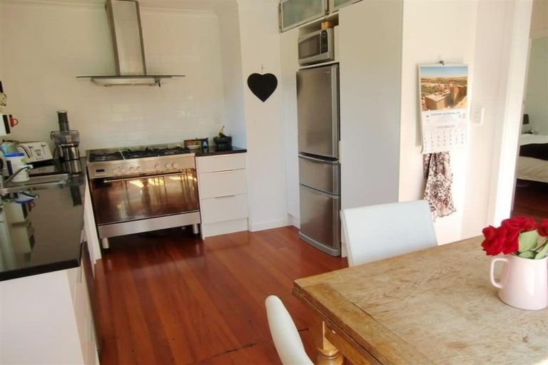 Photo of property in 50 Victoria Road, New Plymouth, 4310