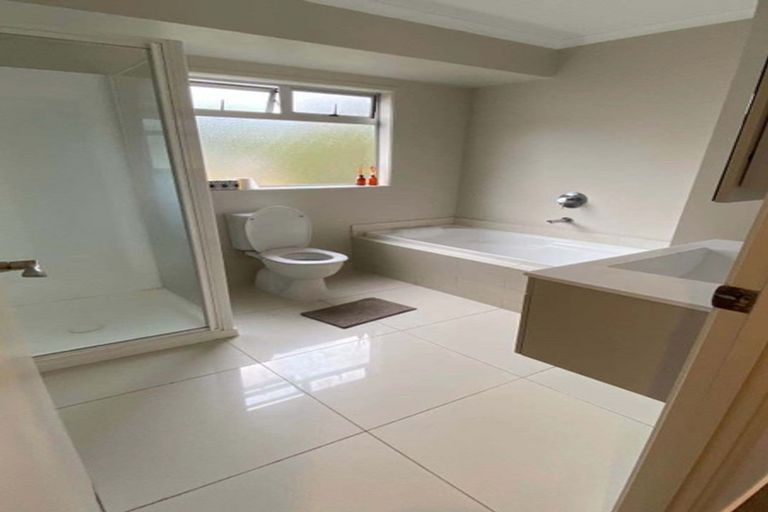 Photo of property in 34 Lavery Place, Sunnynook, Auckland, 0632