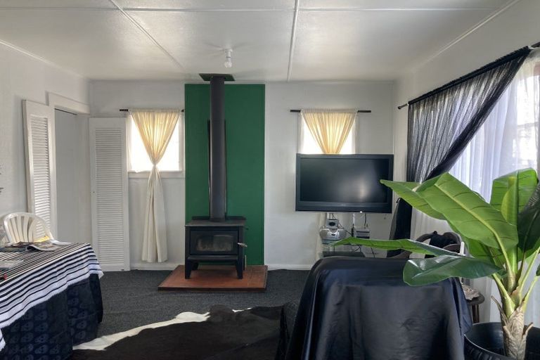 Photo of property in 3 Whakapaki Street, Urenui, 4375