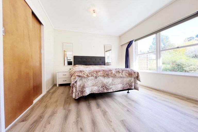 Photo of property in 2/53 Ayton Drive, Totara Vale, Auckland, 0629