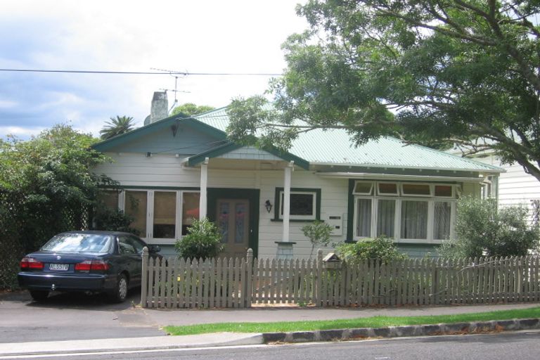 Photo of property in 12 Hastings Parade, Devonport, Auckland, 0624