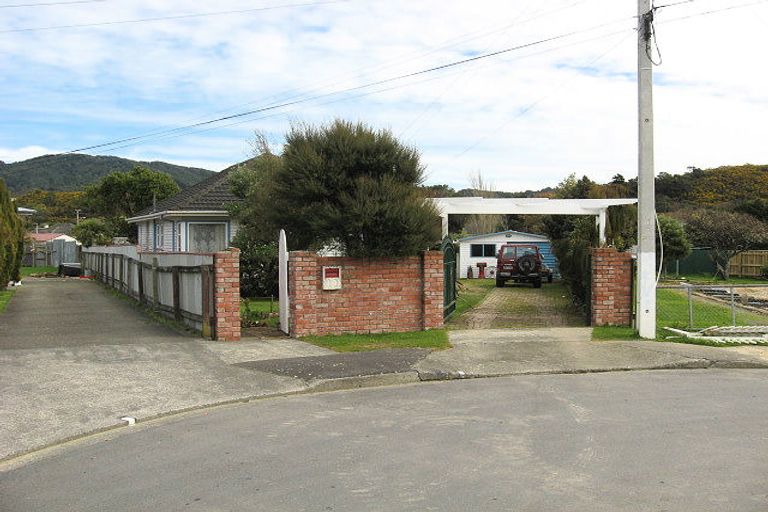 Photo of property in 19 Dunn Street, Wainuiomata, Lower Hutt, 5014