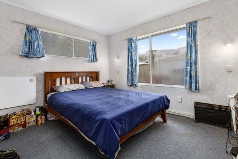 Photo of property in 37 Edgecombe Street, Newlands, Wellington, 6037