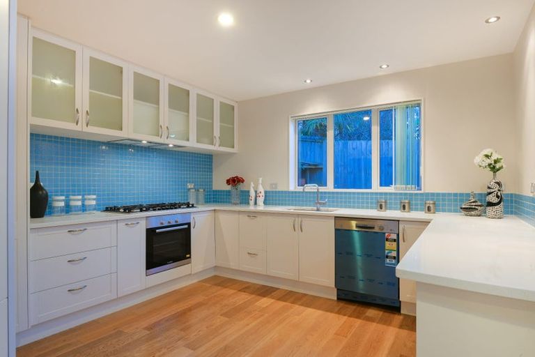 Photo of property in 10a Greenslade Crescent, Northcote, Auckland, 0627