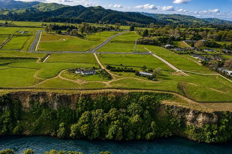 Photo of property in 2 Hydro Road, Edgecumbe, 3120