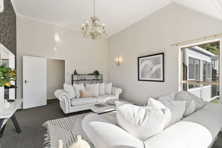 Photo of property in 27 Paddington Grove, Karori, Wellington, 6012