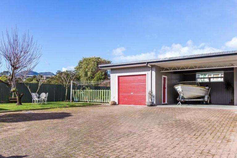 Photo of property in 20 Hinerau Grove, Waipahihi, Taupo, 3330