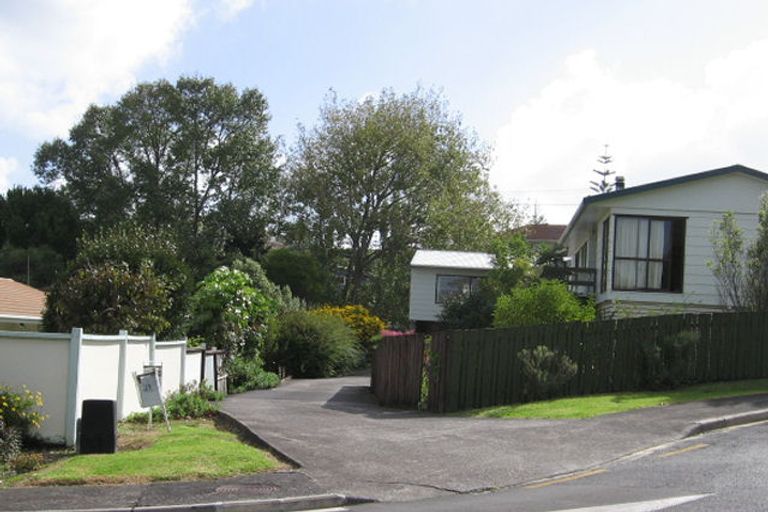 Photo of property in 1/31 Cyclarama Crescent, Massey, Auckland, 0614