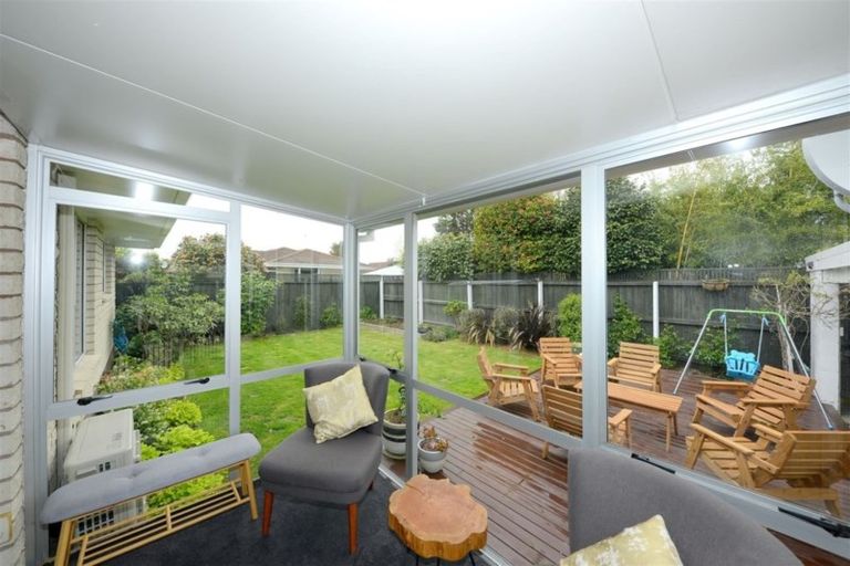 Photo of property in 2/47 Woodbury Street, Russley, Christchurch, 8042