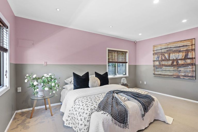 Photo of property in 6 Otitori Bay Road, Titirangi, Auckland, 0604