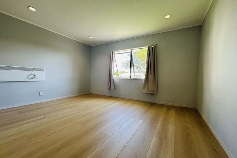 Photo of property in 1/7 Elvira Place, Ranui, Auckland, 0612