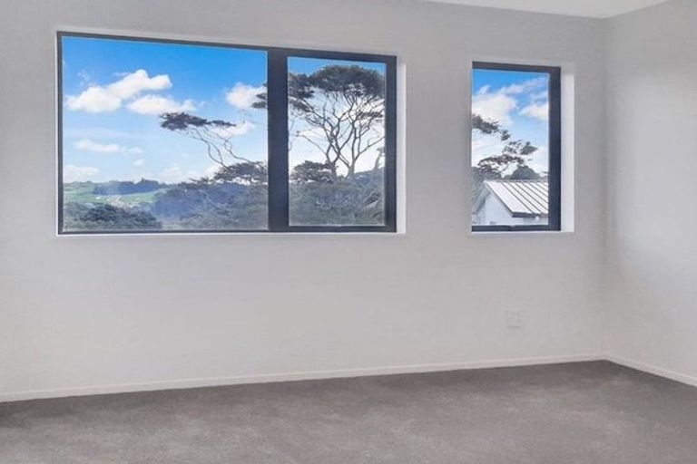 Photo of property in 134e Tiriwa Drive, Massey, Auckland, 0614