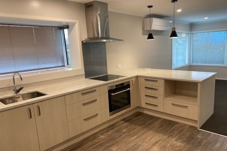 Photo of property in 33 Woodbury Street, Avonhead, Christchurch, 8042