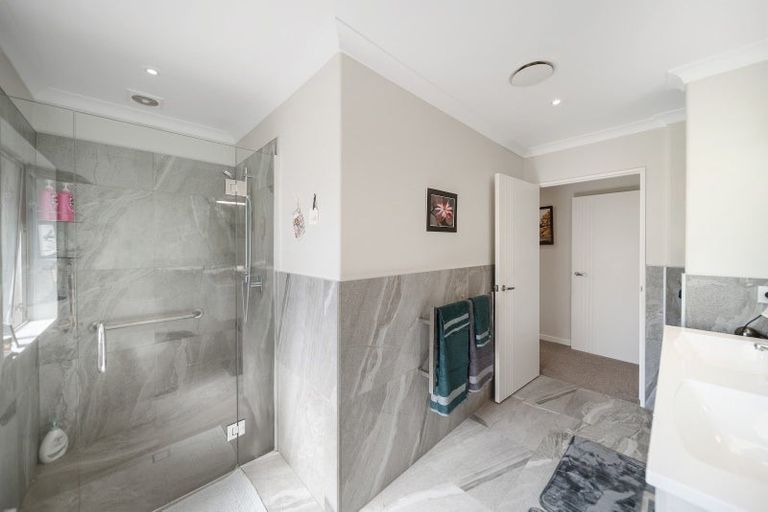 Photo of property in 16 Carpenter Lane, Silverdale, 0932