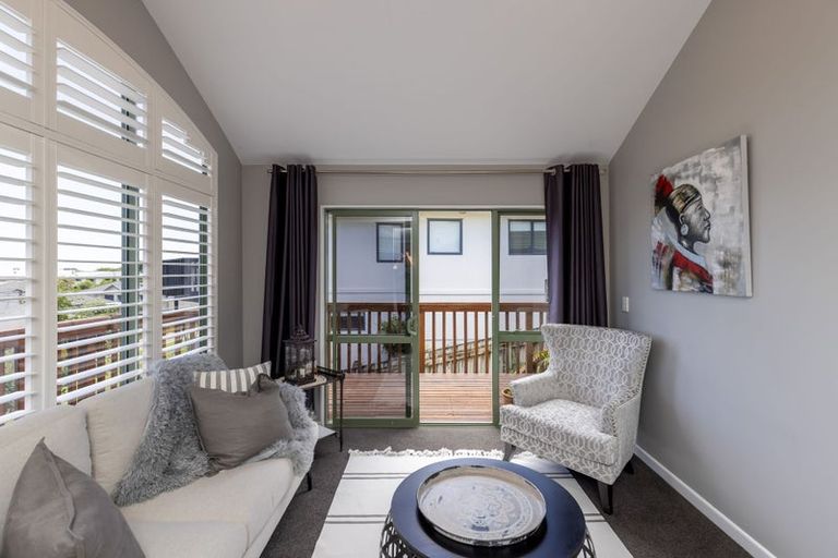 Photo of property in 56 Kakariki Grove, Waikanae, 5036