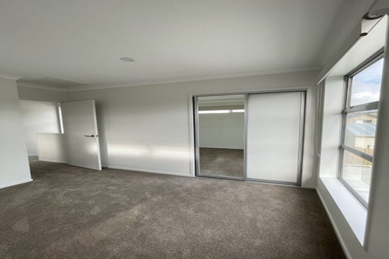 Photo of property in 28a Yeovil Road, Te Atatu Peninsula, Auckland, 0610