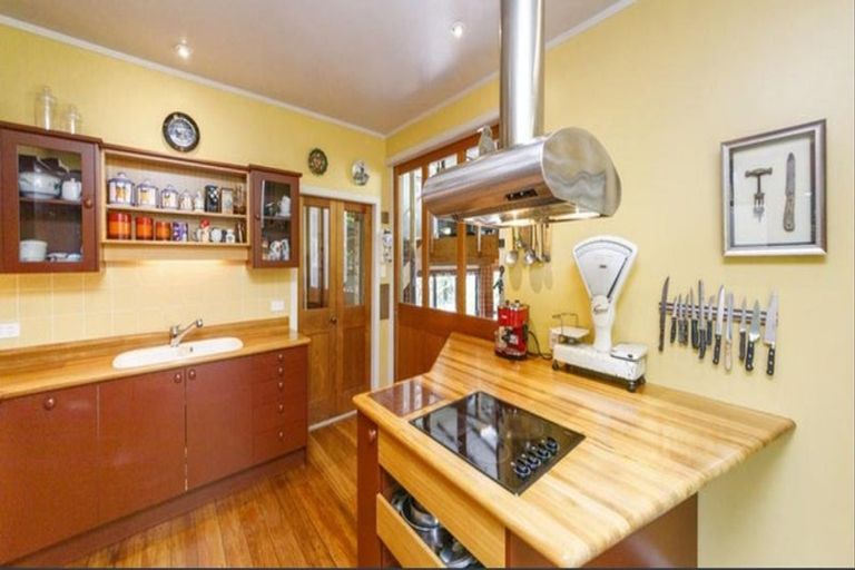 Photo of property in 24 Weston Avenue, Roslyn, Palmerston North, 4414
