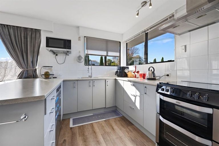 Photo of property in 2/38 Brookside Terrace, Bryndwr, Christchurch, 8053