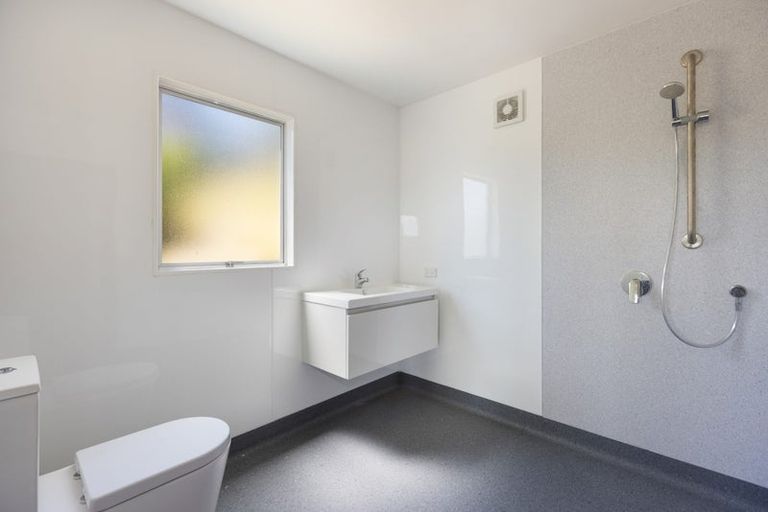 Photo of property in 25 Miles Crescent, Newlands, Wellington, 6037